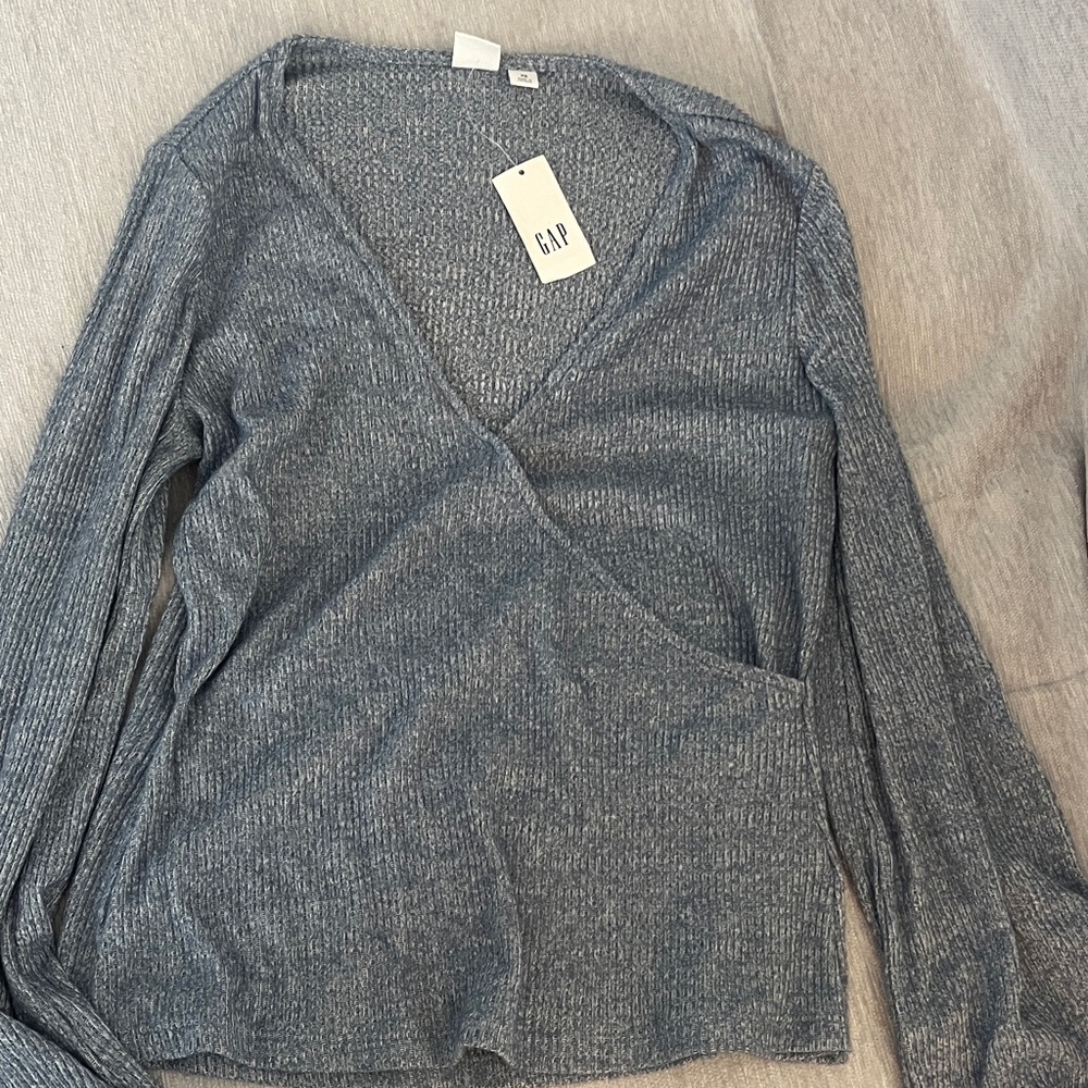 GAP Women's V-Neck Sweater in Heather Gray